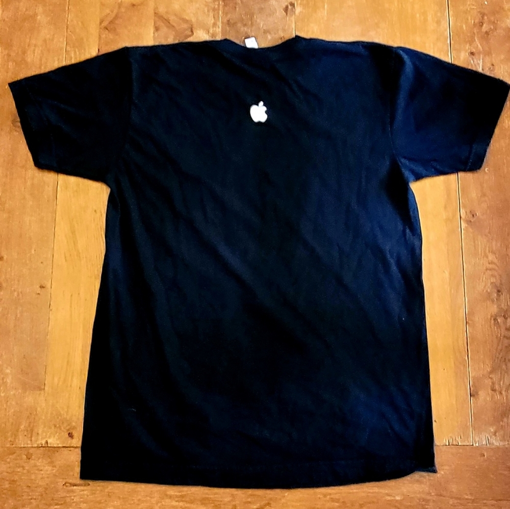 Apple tee 👕 - Picture 3 of 3
